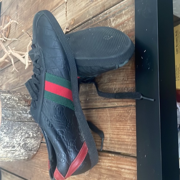 Gucci woman’s black sneakers used with ware - Picture 5 of 8